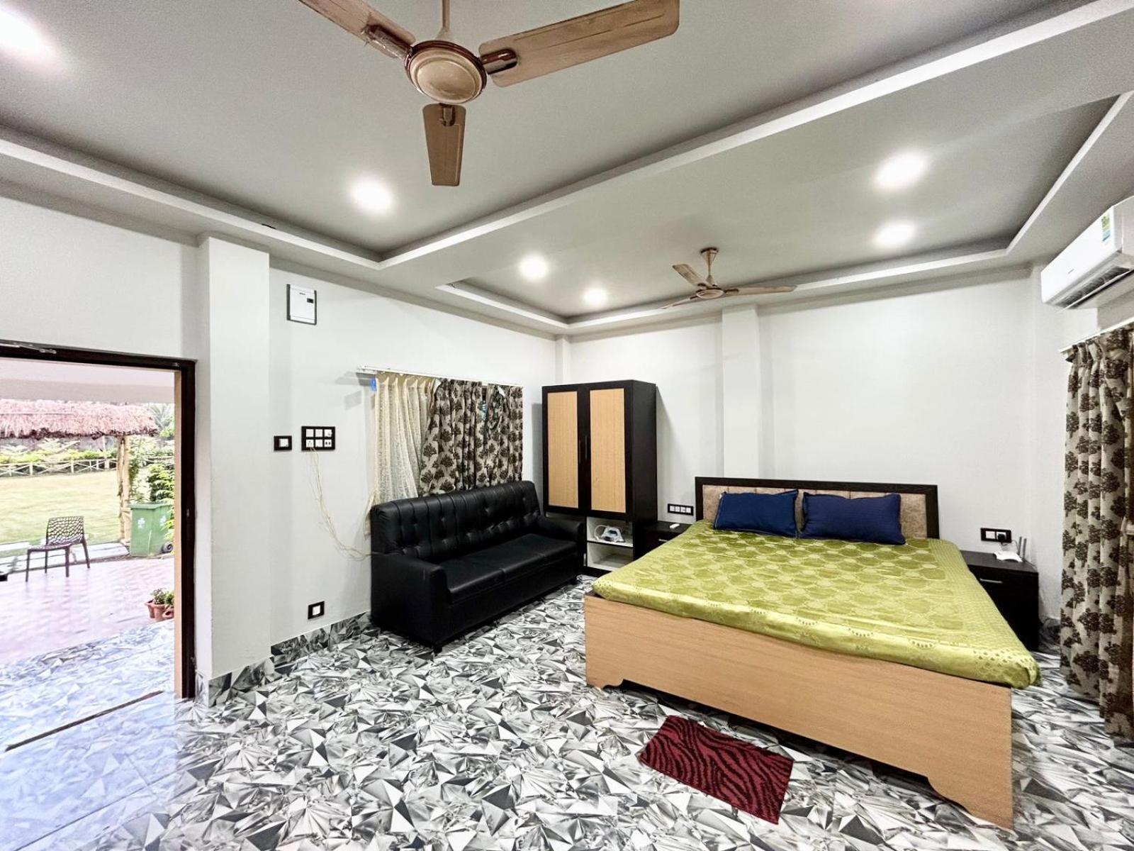 Palli Bangla Resort, Near Ruby Hospital, Anandapur Колката Екстериор снимка