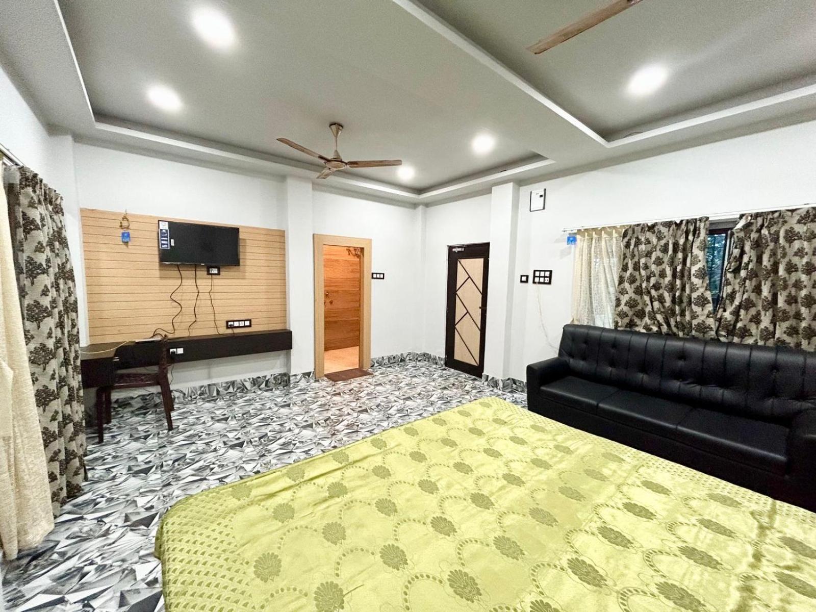 Palli Bangla Resort, Near Ruby Hospital, Anandapur Колката Екстериор снимка