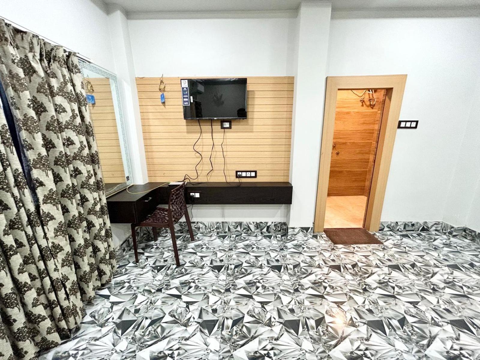 Palli Bangla Resort, Near Ruby Hospital, Anandapur Колката Екстериор снимка
