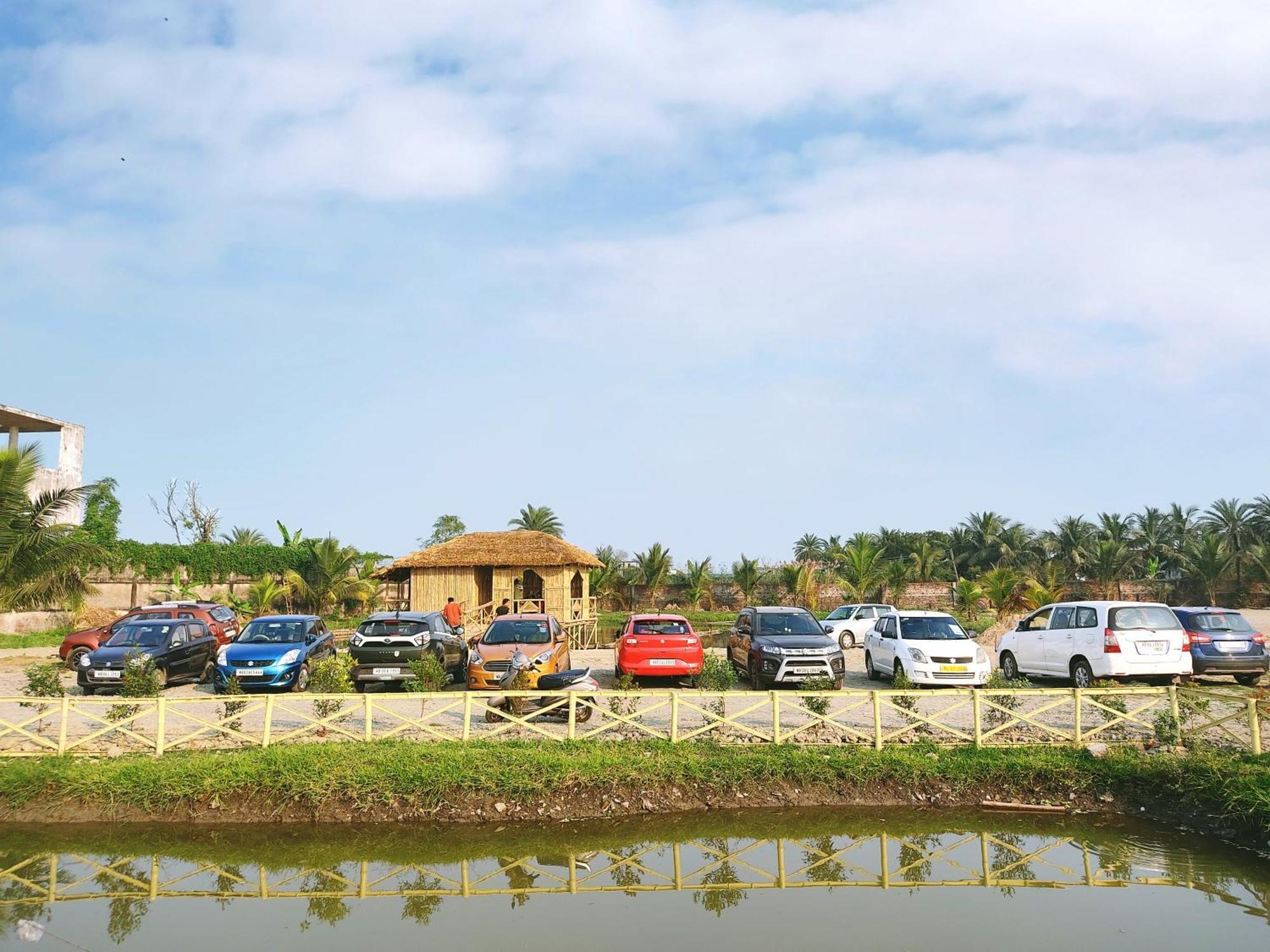 Palli Bangla Resort, Near Ruby Hospital, Anandapur Колката Екстериор снимка