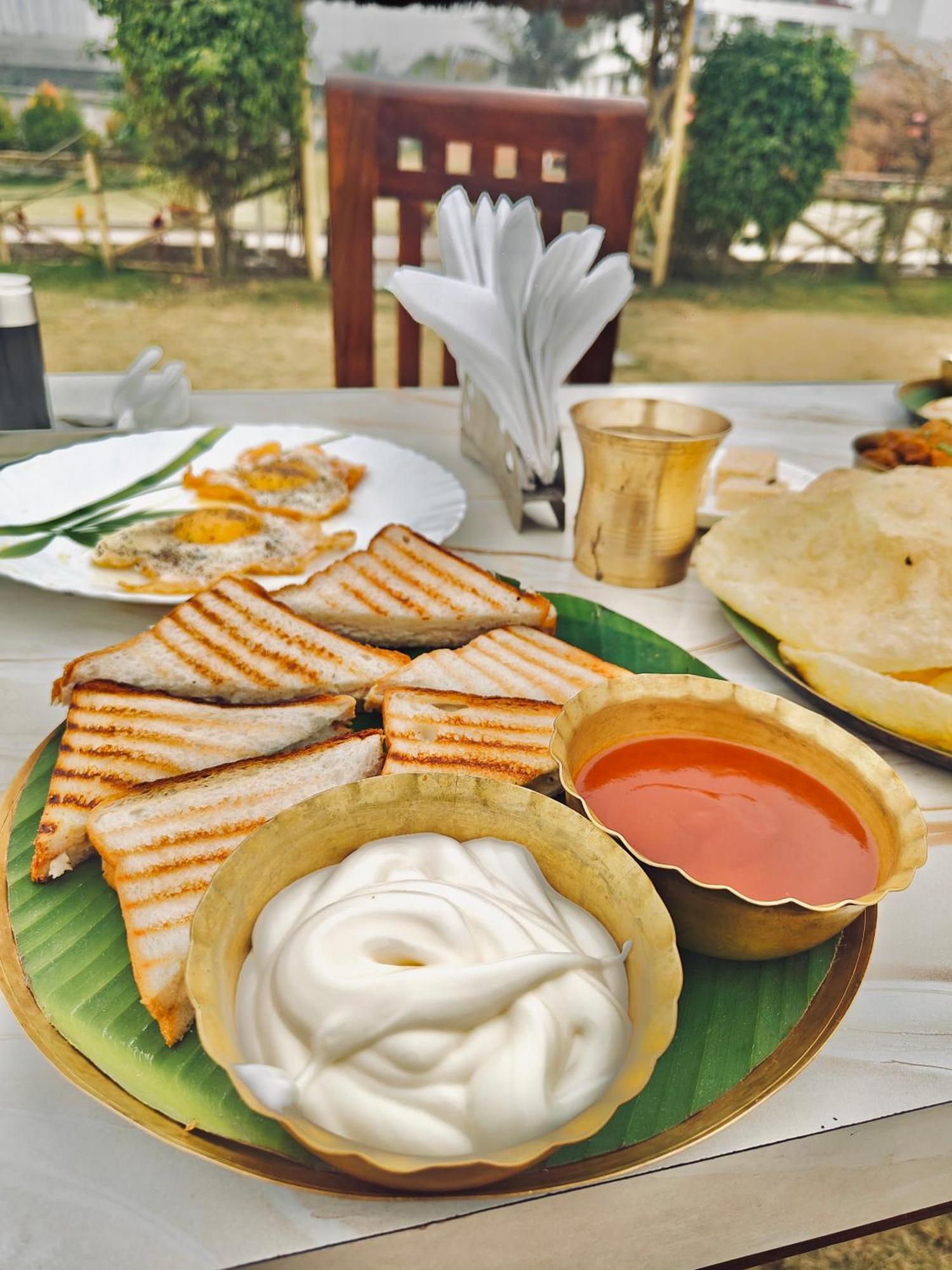 Palli Bangla Resort, Near Ruby Hospital, Anandapur Колката Екстериор снимка