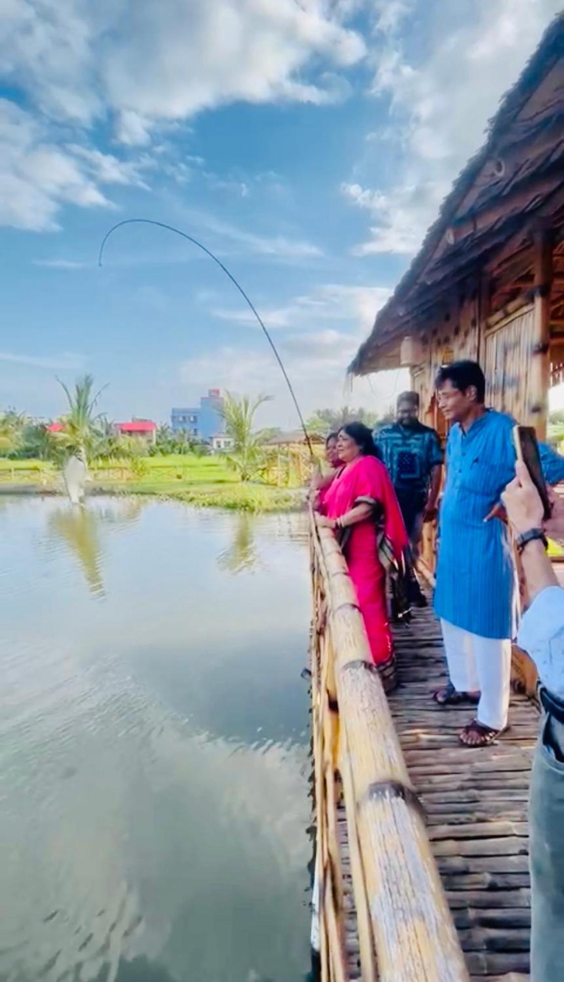 Palli Bangla Resort, Near Ruby Hospital, Anandapur Колката Екстериор снимка