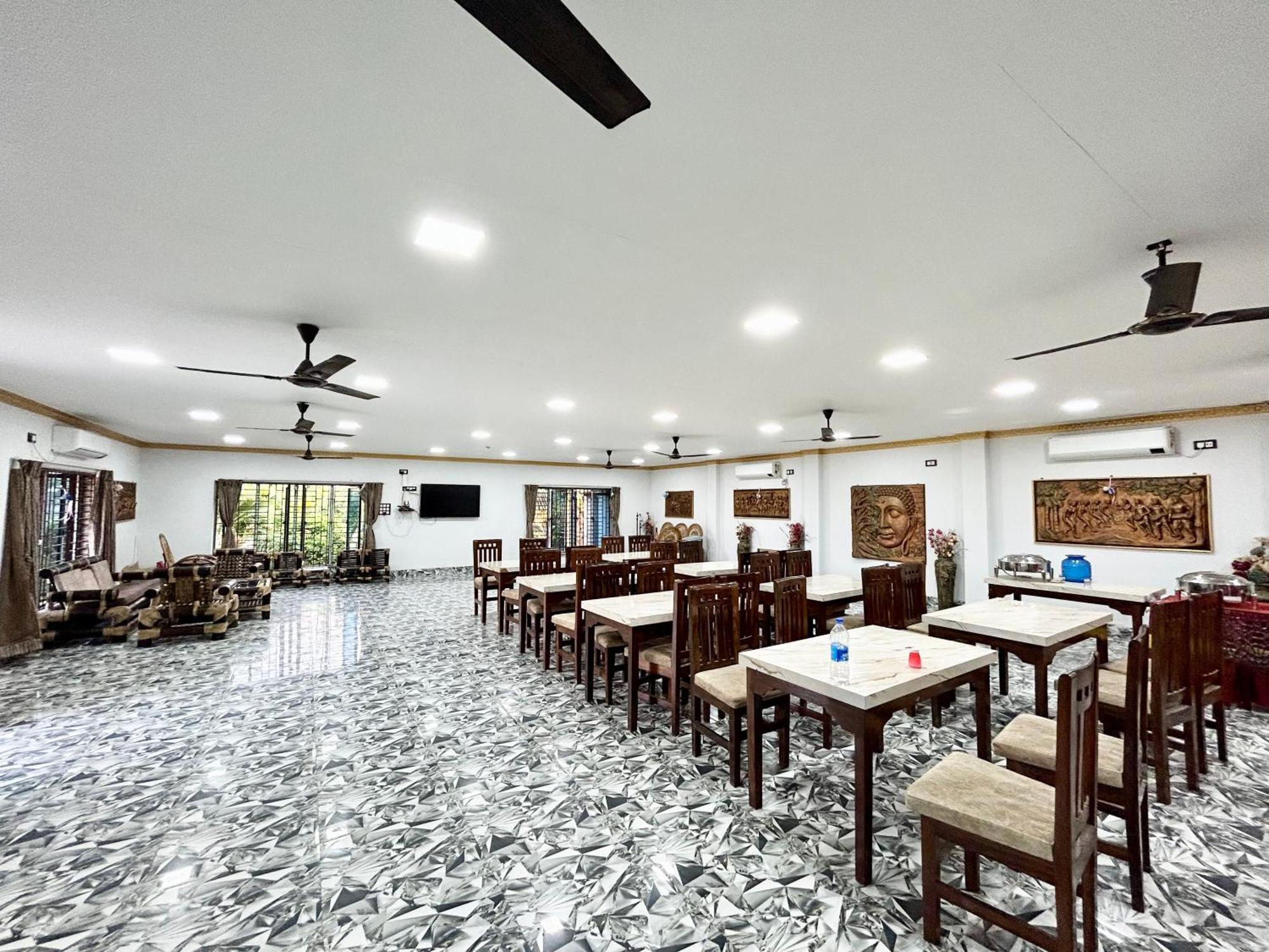 Palli Bangla Resort, Near Ruby Hospital, Anandapur Колката Екстериор снимка