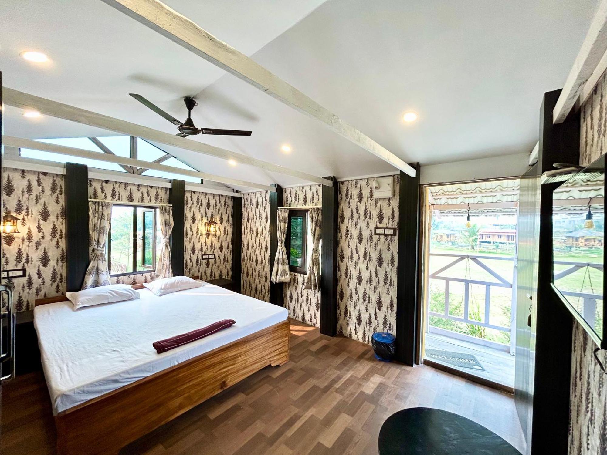 Palli Bangla Resort, Near Ruby Hospital, Anandapur Колката Екстериор снимка